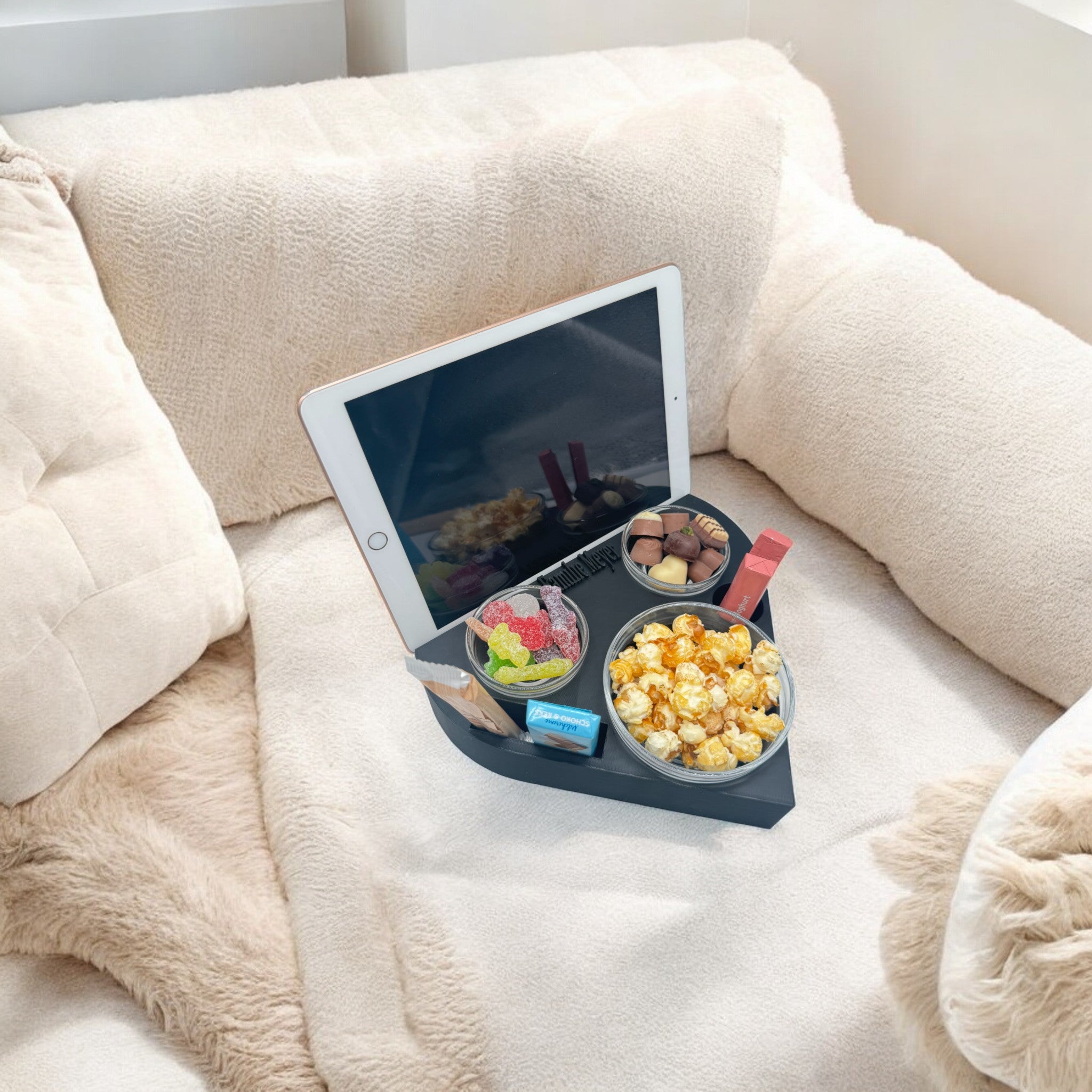 Couchbuddy Herzform mit Tablethalter und 2 Glasschalen